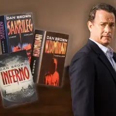 Tom Hanks als Robert Langdon, umgeben von Büchern von Dan Brown: Sakrileg, Illuminati und Inferno.