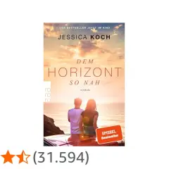 Ein Paar sitzt auf einem Auto und blickt auf das Meer. Der Titel "Dem Horizont so nah" verspricht eine romantische Geschichte.