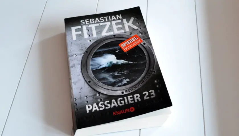 Sebastian Fitzeks Psychothriller "Passagier 23" als Spiegel Bestseller. Ein Buch über eine mysteriöse Kreuzfahrt.