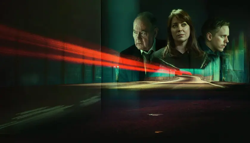 Kommissar Beck und sein Team ermitteln in einem düsteren Tunnel, während rote Lichtspuren vorbeiziehen.