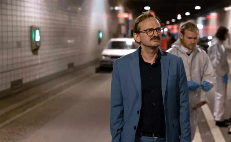 Adam Danowski – Blutapfel: Mehr als ein Krimi im Elbtunnel