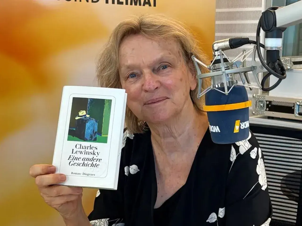 Elke Heidenreich präsentiert den WDR 4 Buchtipp: Charles Lewinskys Roman "Eine andere Geschichte".