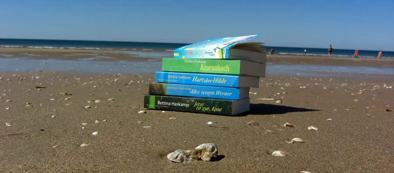Bettina Haskamps B&uuml;cher am Strand &ndash; ein spannender Portugal-Krimi-Urlaub?
